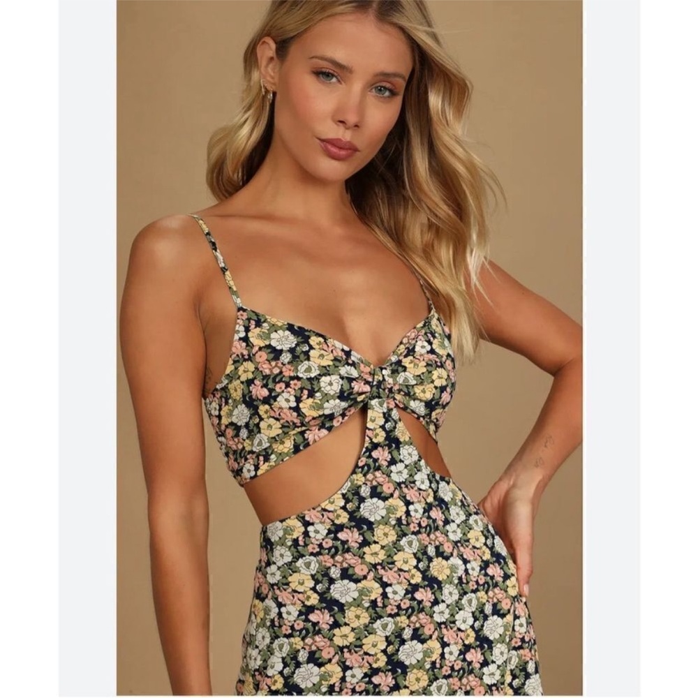 A7 Lulus It's‎ A Perfect Pick Navy Blue Floral Print Cutout Maxi Dress - Size M - Picture 3 of 5